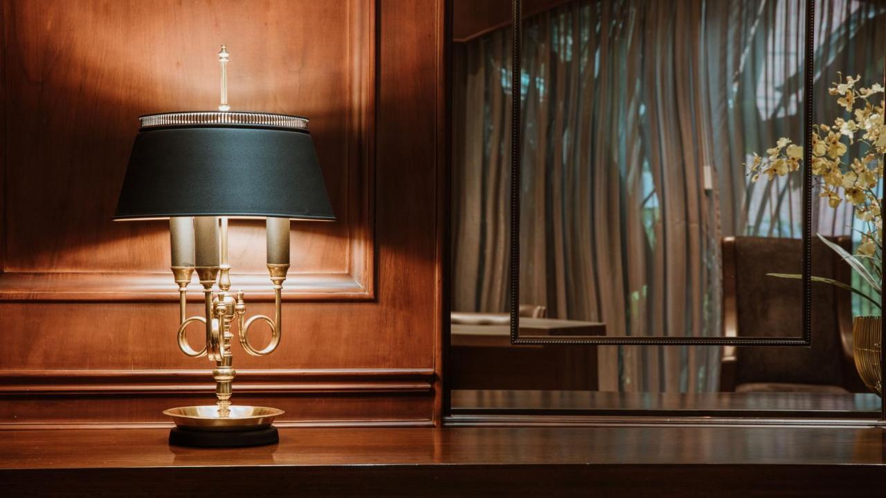 Hotel Park10 Medellín Zewnętrze zdjęcie A table lamp