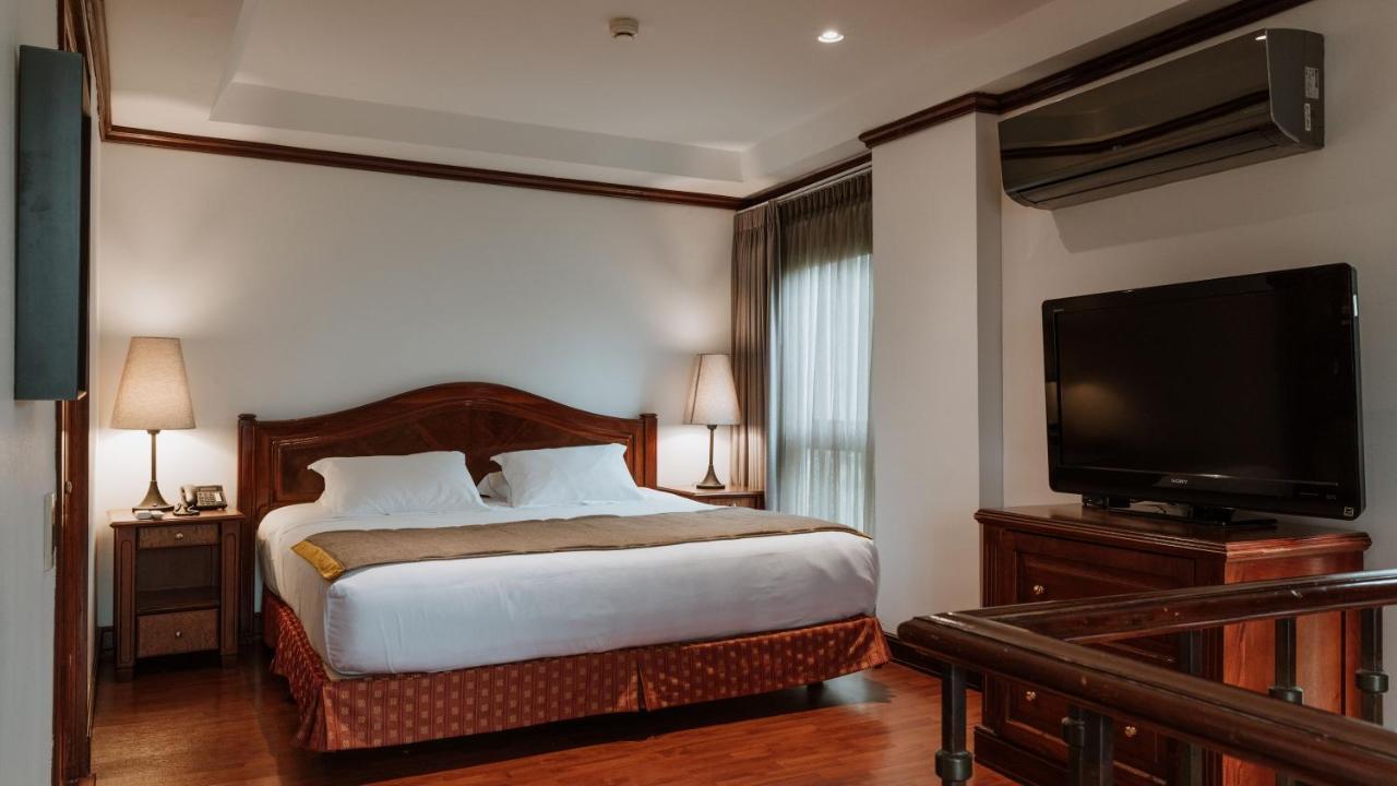 Hotel Park10 Medellín Zewnętrze zdjęcie A bedroom at the hotel