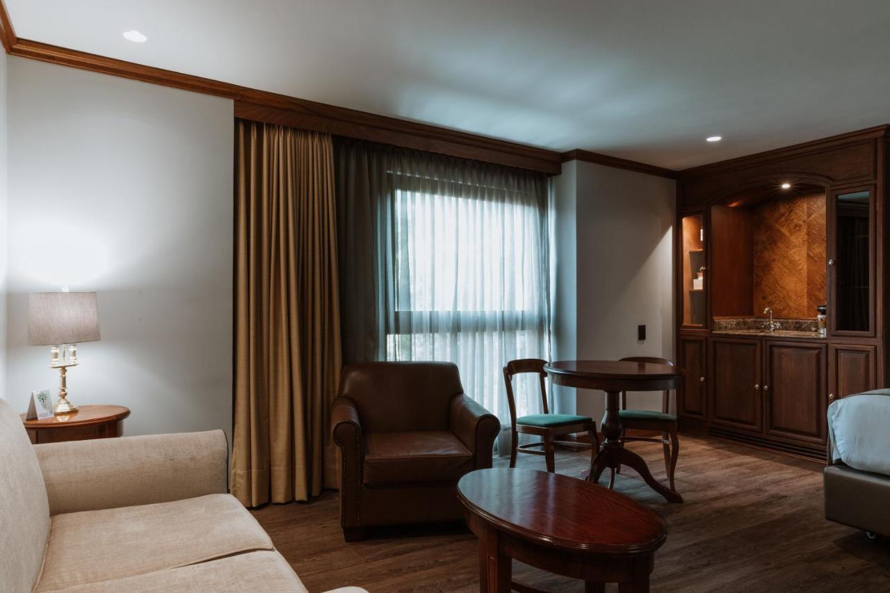Hotel Park10 Medellín Zewnętrze zdjęcie A suite at the hotel