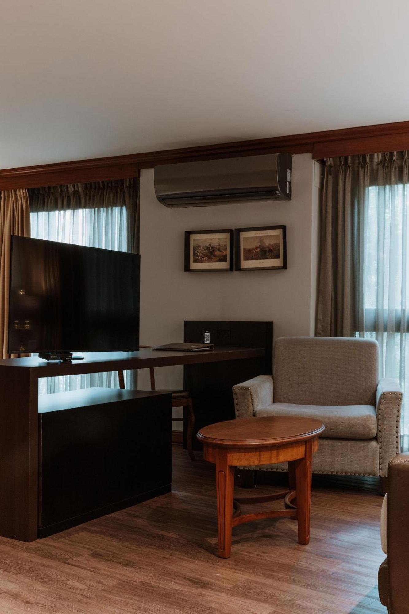 Hotel Park10 Medellín Zewnętrze zdjęcie A room at the hotel