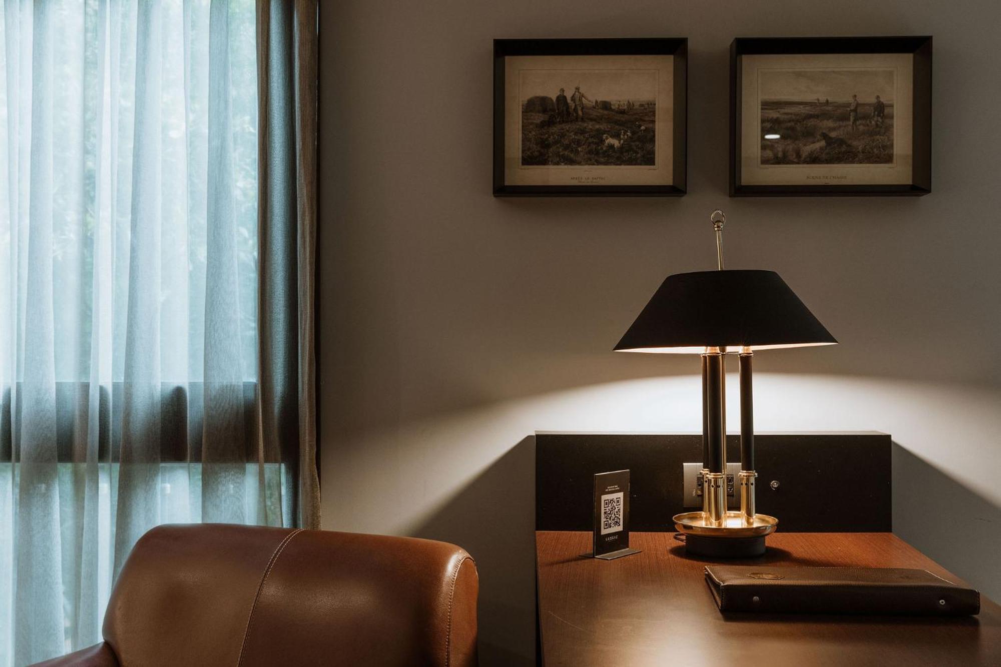 Hotel Park10 Medellín Zewnętrze zdjęcie A table lamp